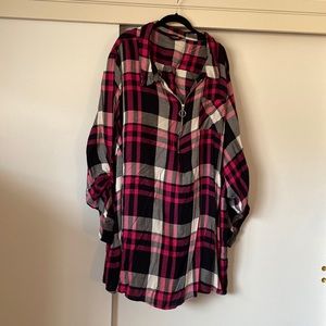 Size 5X lightweight Plus Size shirt with partial zipper in front.